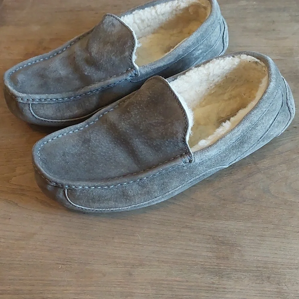 UGG Slippers - Picture 10 of 15